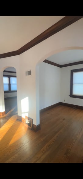 Building Photo - 2502 Kendall Ave