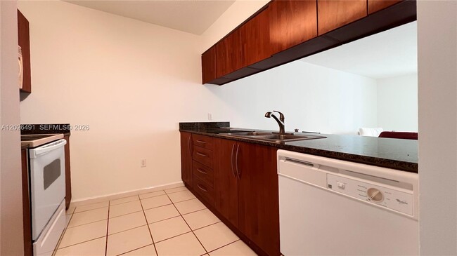 Building Photo - 1200 Brickell Bay Dr