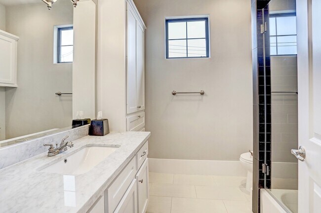 Building Photo - 5655 Locke Ln