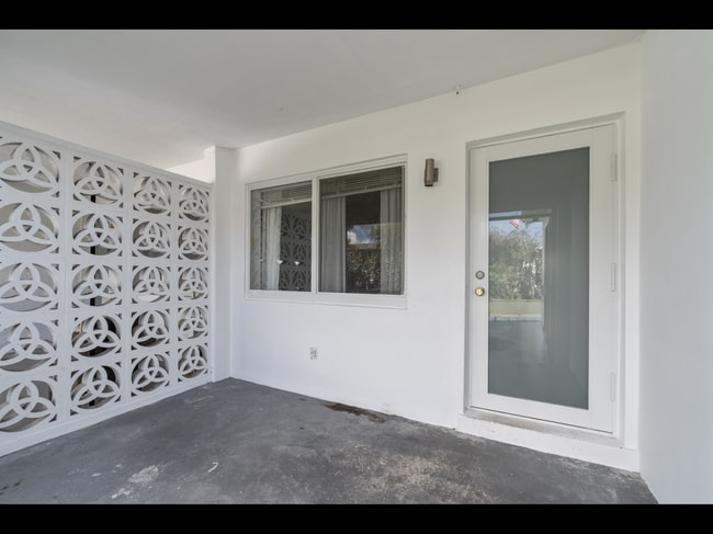 Building Photo - 2133 NE 56th Ct