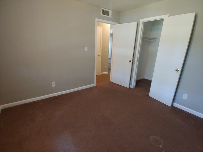 Building Photo - 1630 Line St