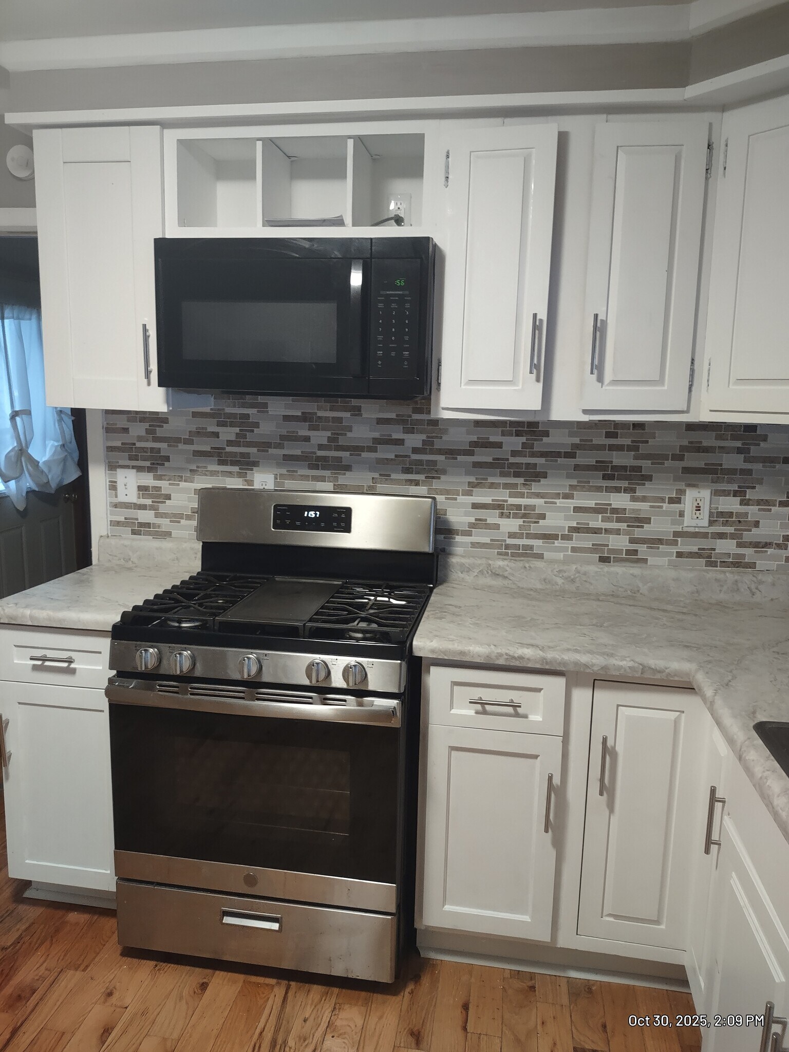 Renovated kitchen - 218 Lawrence St