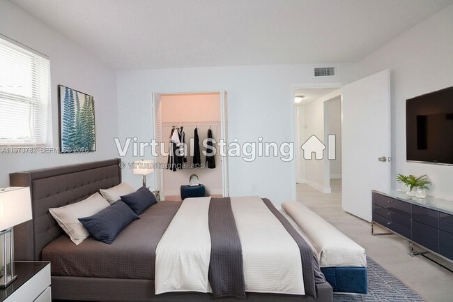 Building Photo - 400 NE 1st St