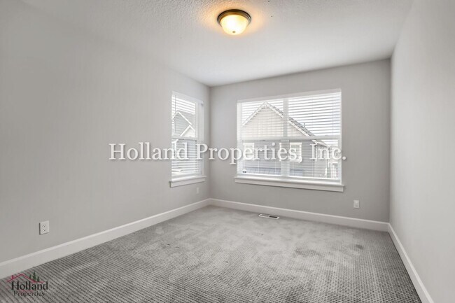 Building Photo - 3933 SE 83rd Ave