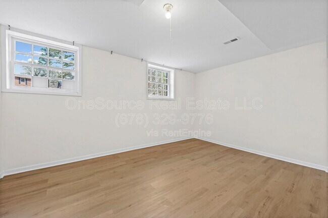 Building Photo - 4410 Carrollwood Dr