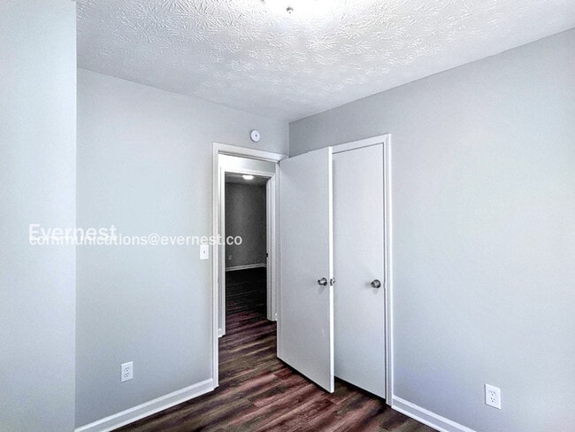 Building Photo - 2083 Phillips Rd