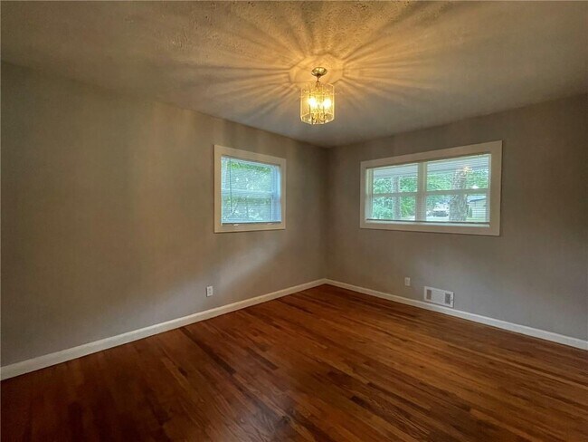 Building Photo - 3521 Raymond Dr