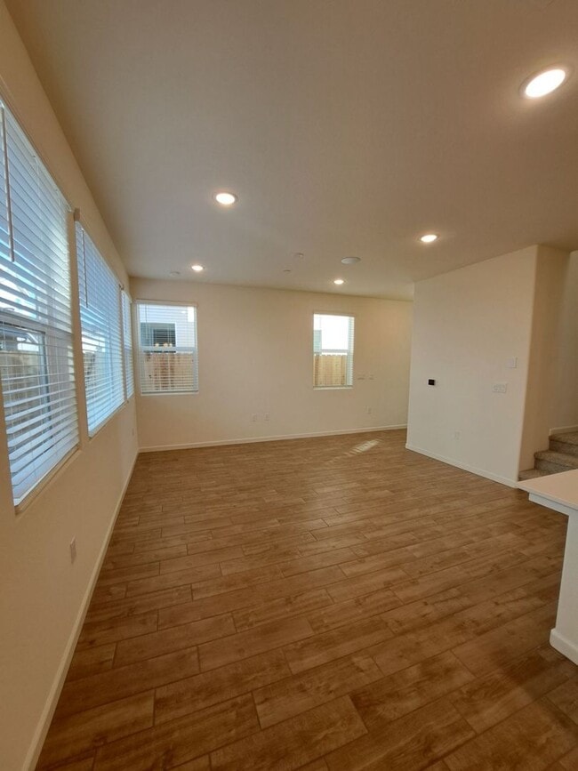 Building Photo - Beautiful 3-Bedroom Home in Gated Clovis Community!