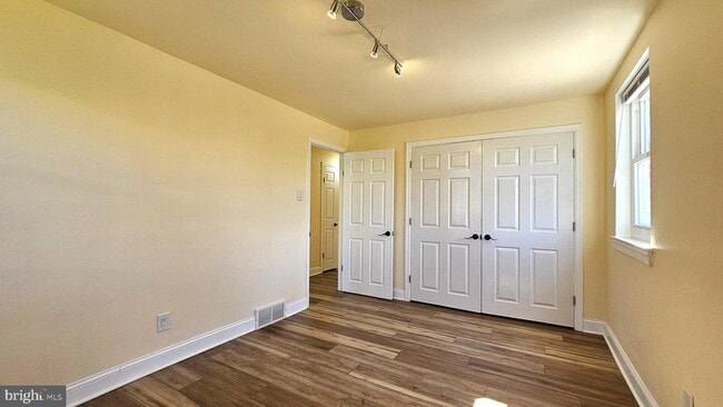 Building Photo - 2806 Ryerson Pl