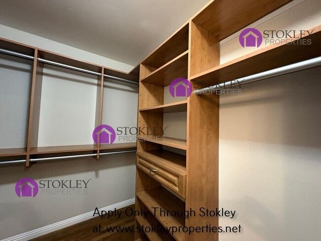 Building Photo - 323 Thistle Cir