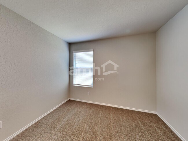 Building Photo - 502 Summersweet Rd