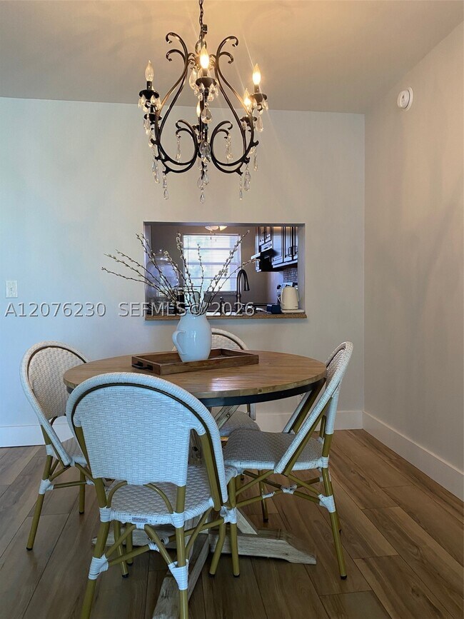 Building Photo - 9420 Poinciana Pl