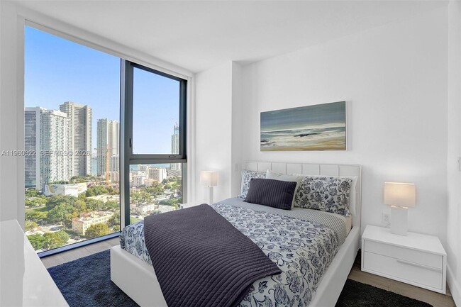 Building Photo - 121 NE 34th St