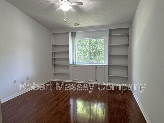 Building Photo - 5301 Pacer Ln