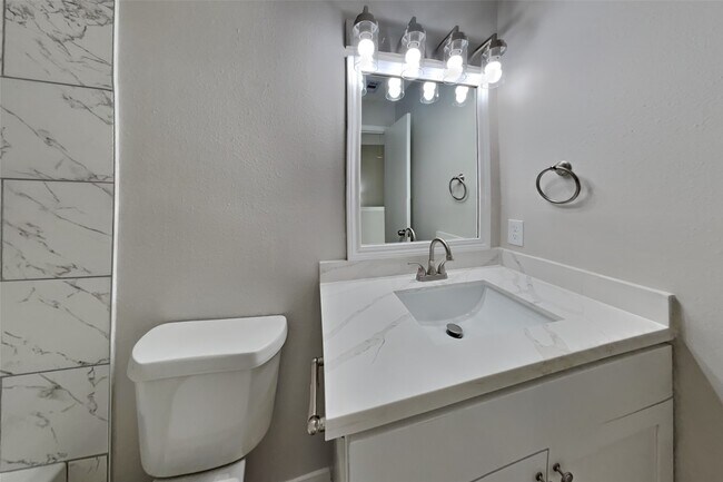 Building Photo - 18327 Willow Moss Dr