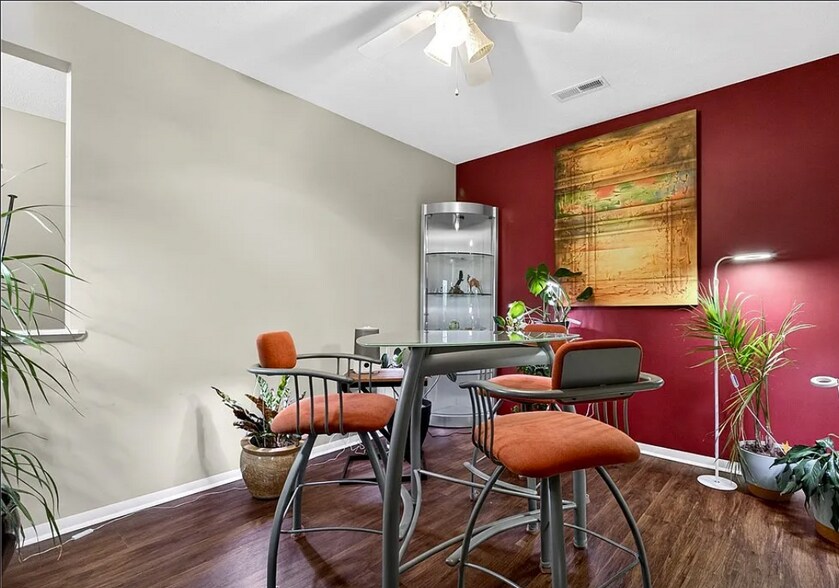 Building Photo - 10373 Glenway Dr