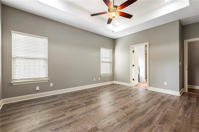 Building Photo - 4403 W Meadow Oaks Dr