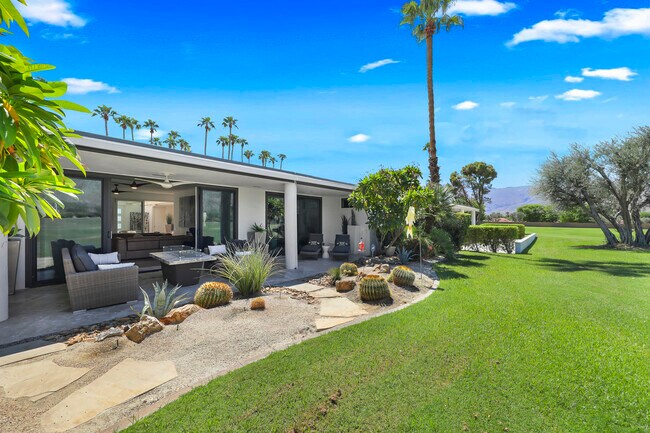 Building Photo - 49845 Lago Dr