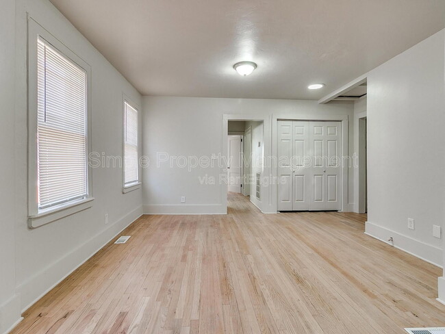 Building Photo - 943 East Dr