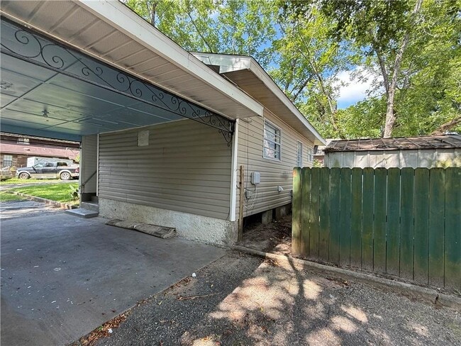 Building Photo - 4910 Rainbow Cir