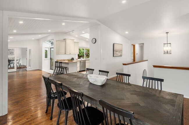 Building Photo - Modern Elegance Meets Island Living! |8475...