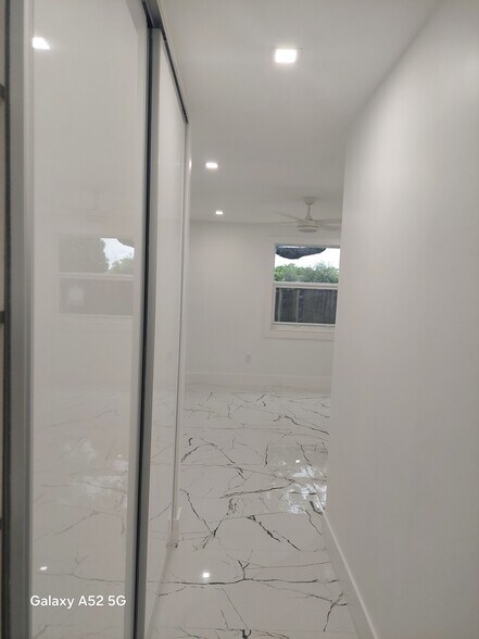 Building Photo - 6821 SW 129th Ave