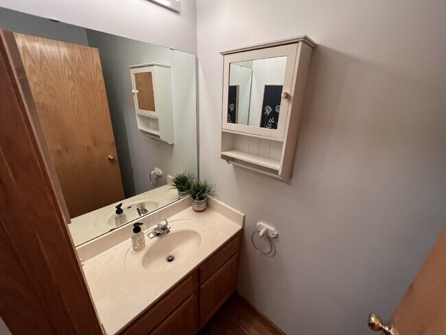 Building Photo - Spacious 3BR/1.5BA Townhome with Attached ...