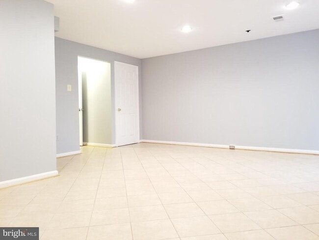 Building Photo - 8223 Goldstream Ct