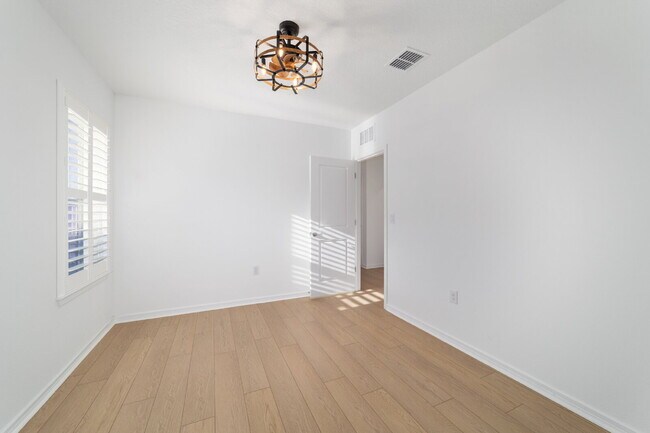 Building Photo - 5543 SW 85th Ave Rd