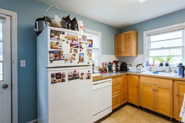 Building Photo - 365 Holman Ave