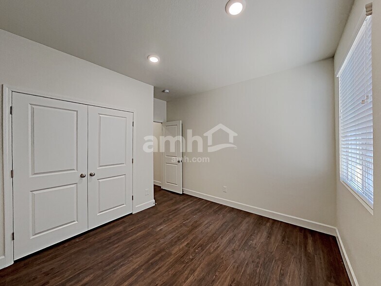 Building Photo - 9611 Harkes Dr