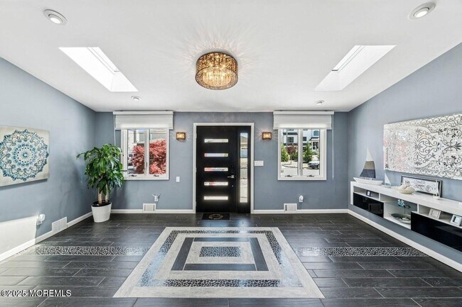 Building Photo - 385 Aldo Dr