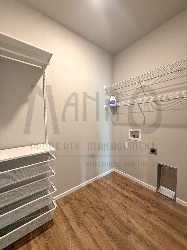 Building Photo - Beautiful Cheney Home