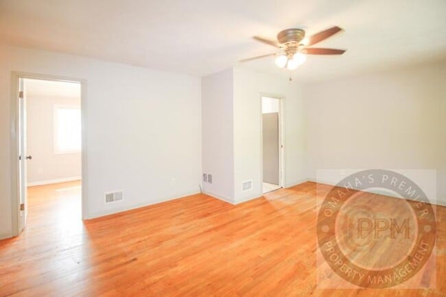 Building Photo - 3 Bedroom 1.5 Bathroom Cozy Family Home Lo...