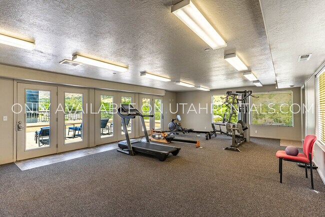 Building Photo - 871 E 620 N St