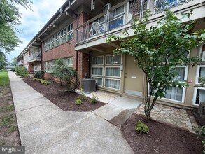 Building Photo - 7402 18th Ave