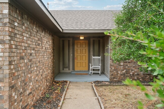 Building Photo - 2904 E Fort Worth St