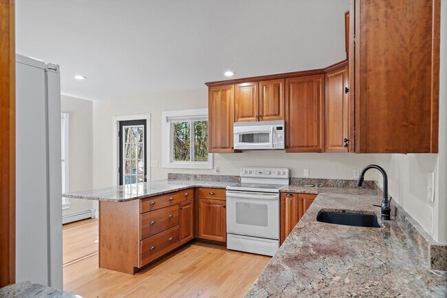 Building Photo - 379 Concord Rd