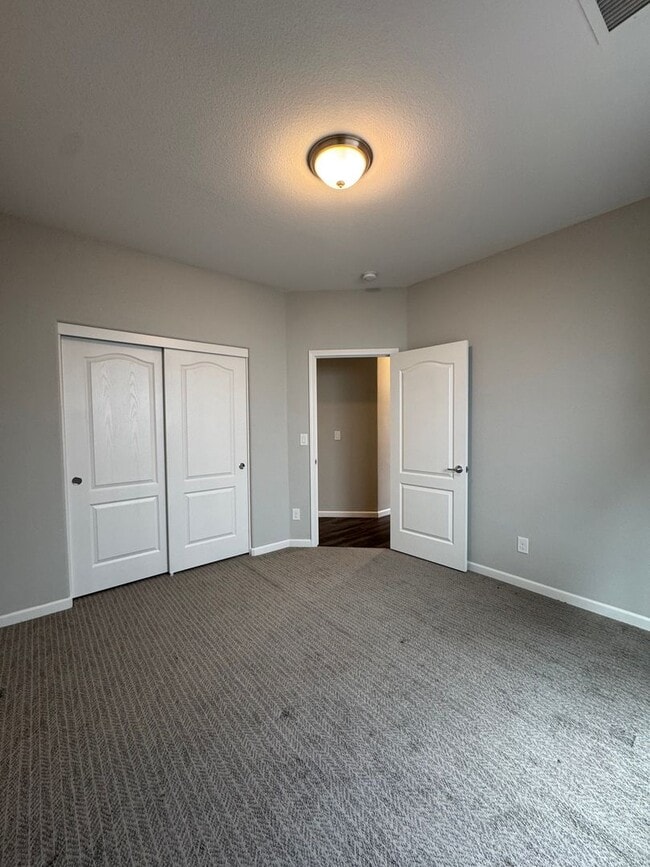 Building Photo - 322 Granite Ct