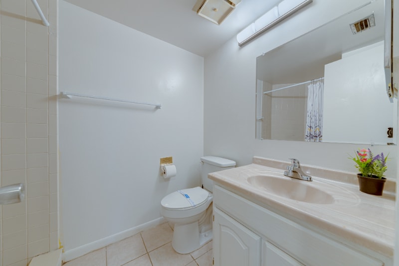 Building Photo - 4004 Atrium Dr