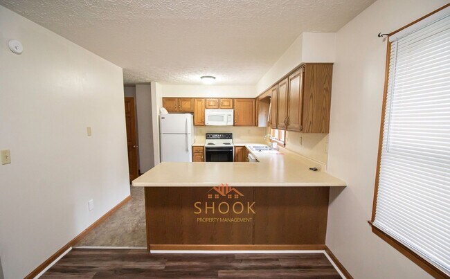 Building Photo - Move-in Special! Move in before the end of January and receive 50% OFF February’s rent! Large 3 B...