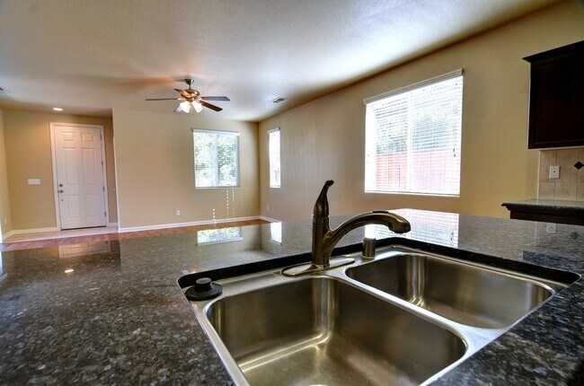Building Photo - Fantastic 3 Bedroom/2 Bath Harlan Ranch Patio Home for Lease