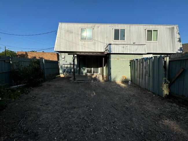 Building Photo - 2413 Mission Hill Dr