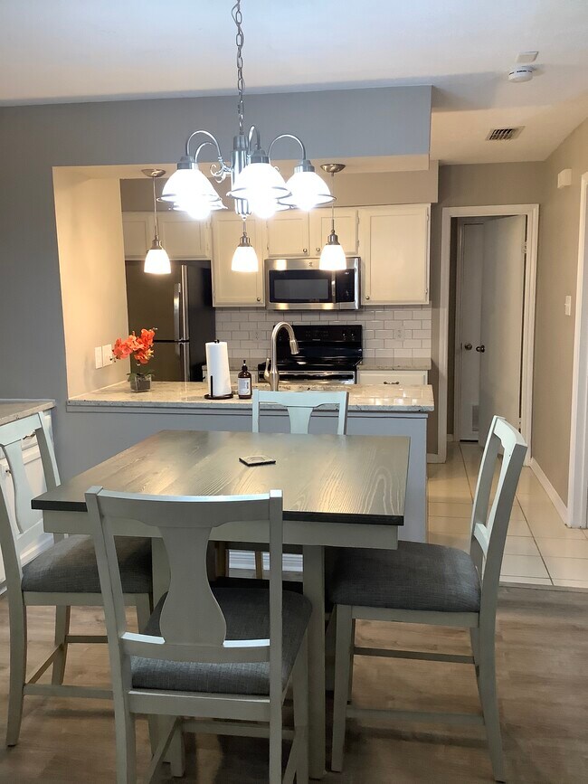 Building Photo - 2402 Sycamore Ave