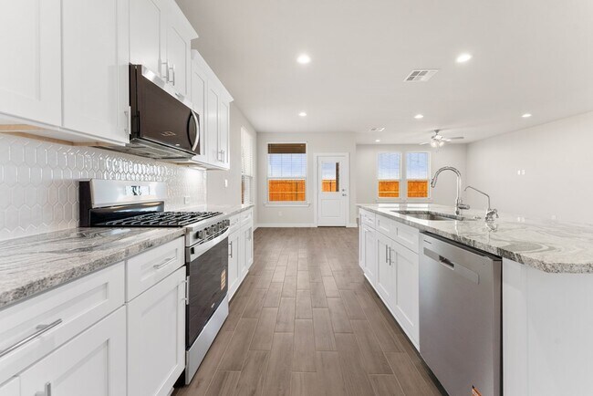 Building Photo - 2101 Fortune Dr