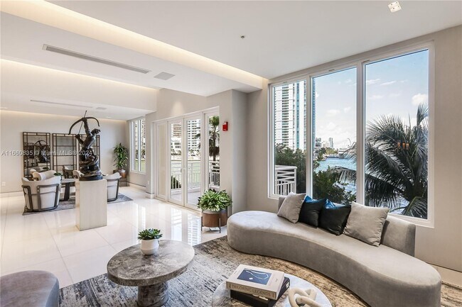 Building Photo - 888 Brickell Key Dr
