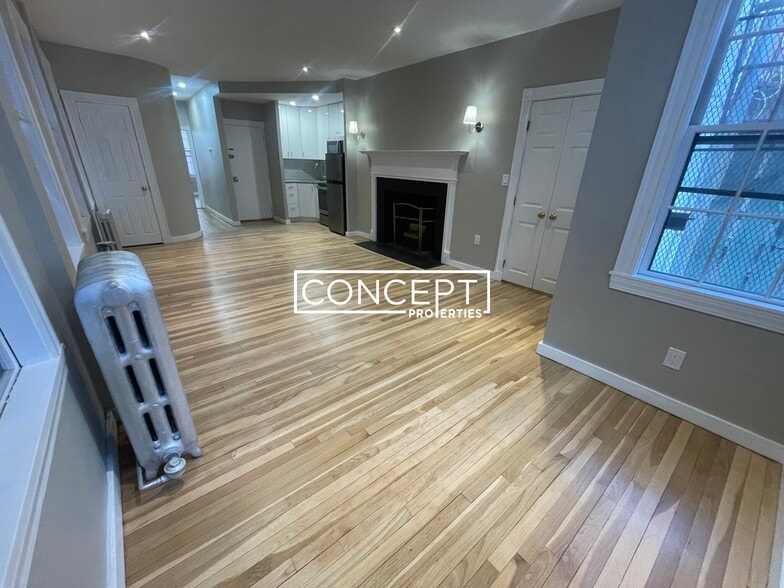 Building Photo - 82 Phipps St