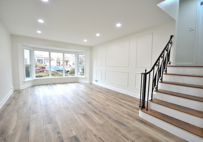 Building Photo - 6311 N Lawndale Ave
