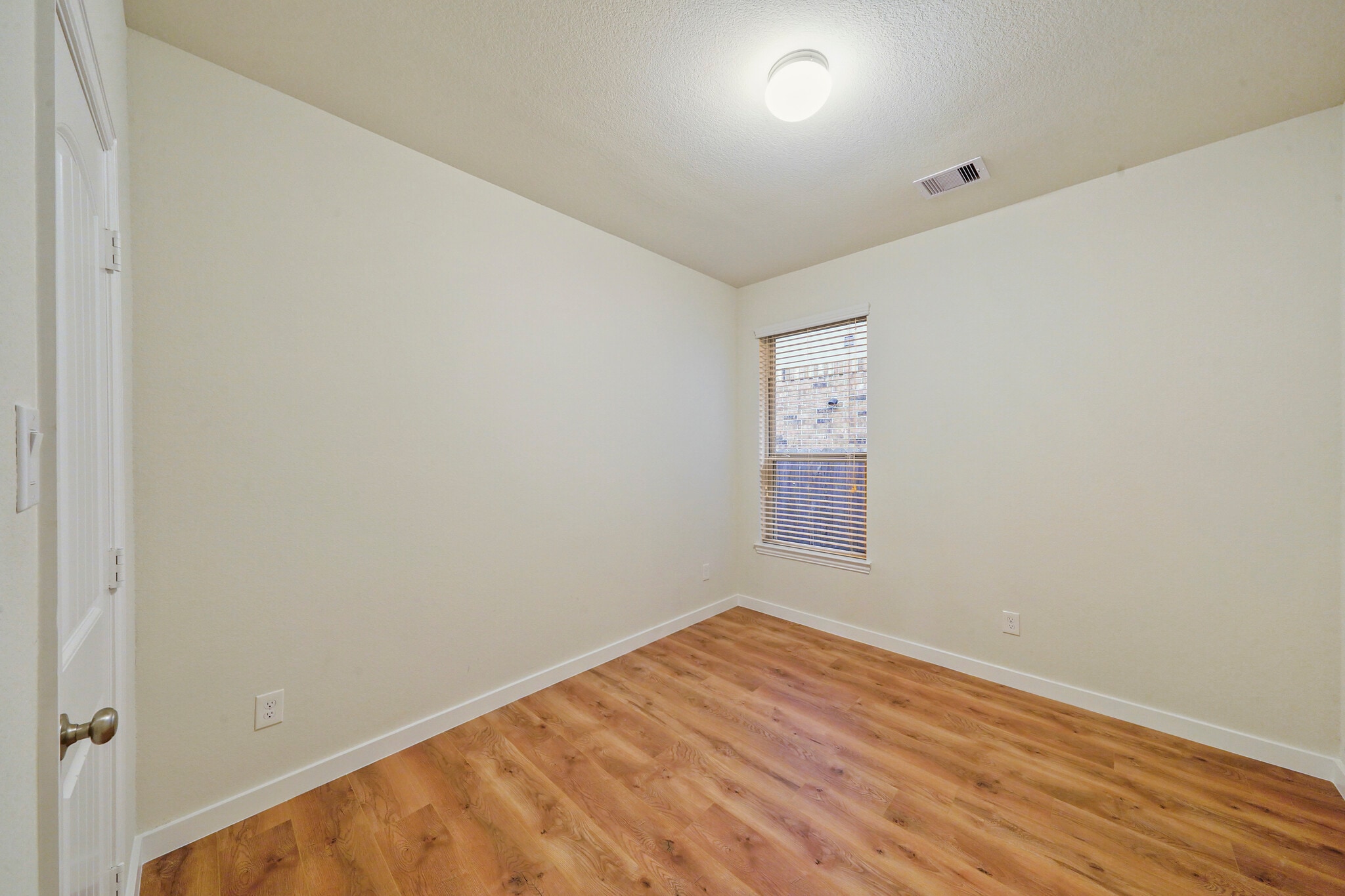 Building Photo - 27910 Augusta View Dr