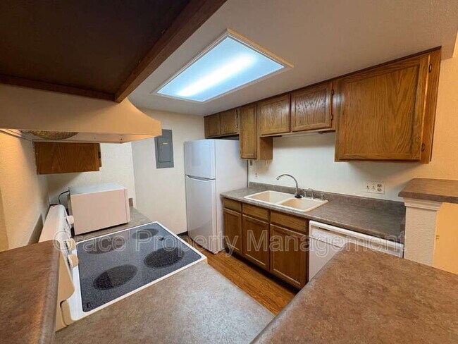 Building Photo - 8335 E Fairmount Dr